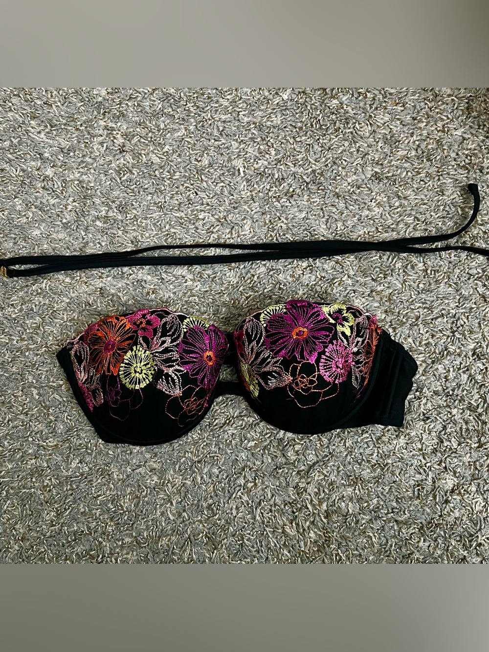 Women’s swimsuit top